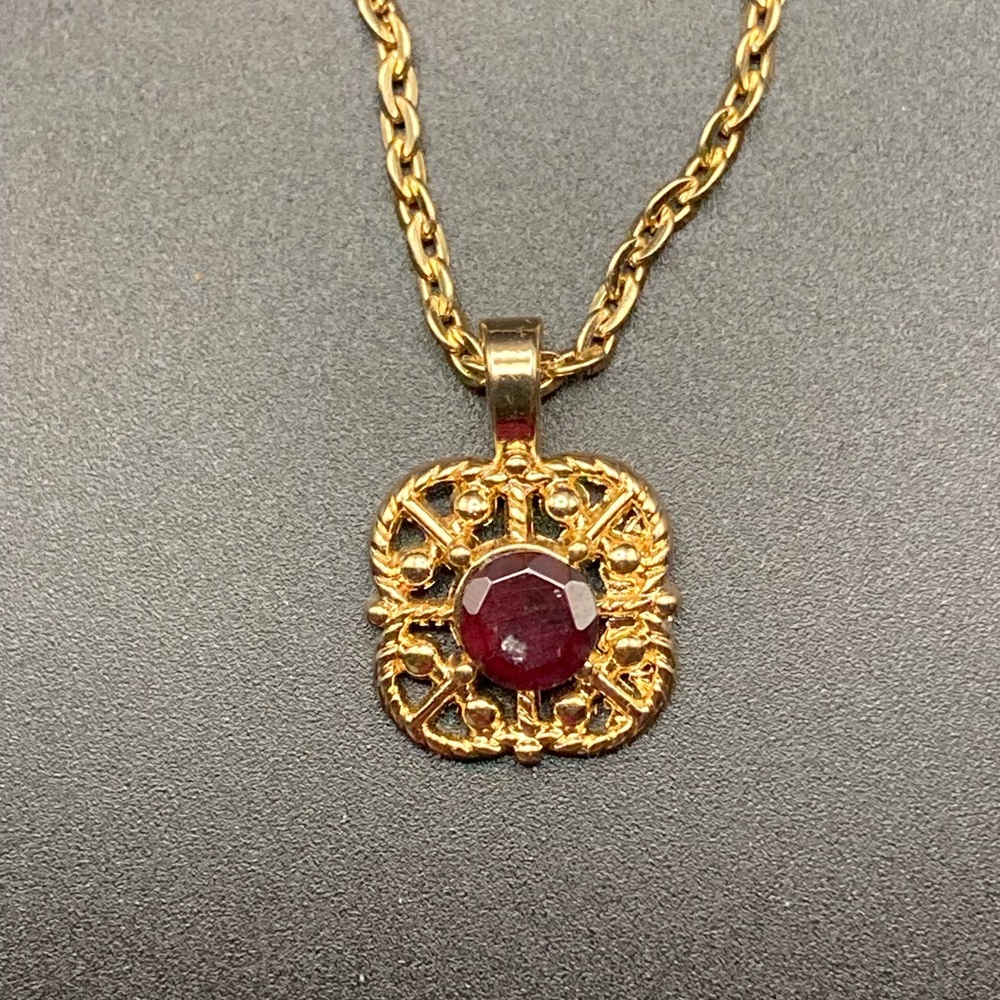 Red Stone and Gold Tone Pendant Necklace